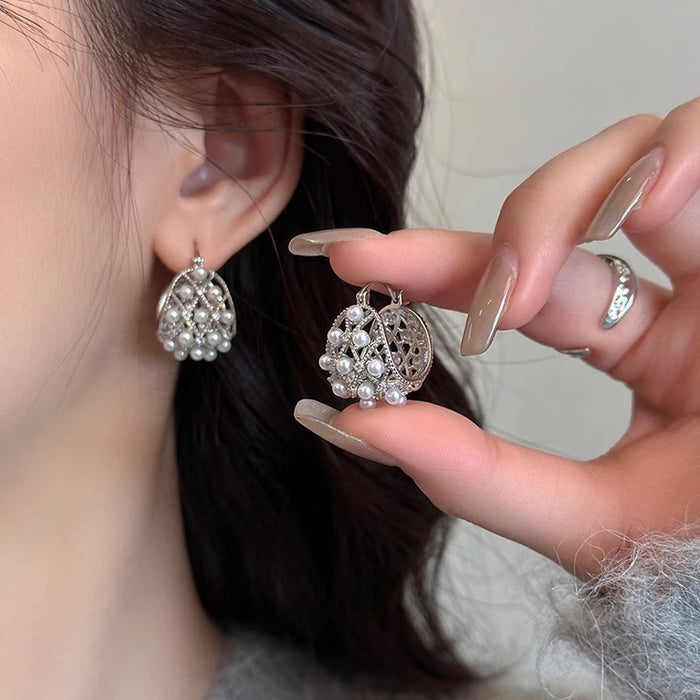 Wholesale Elegant hollow pearl earrings with high-end ear loops, niche design, high-end and unique earrings