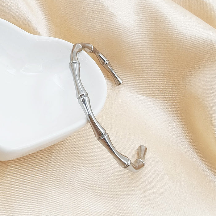 Wholesale Retro open mouth stainless steel bracelet with a niche high-end feel