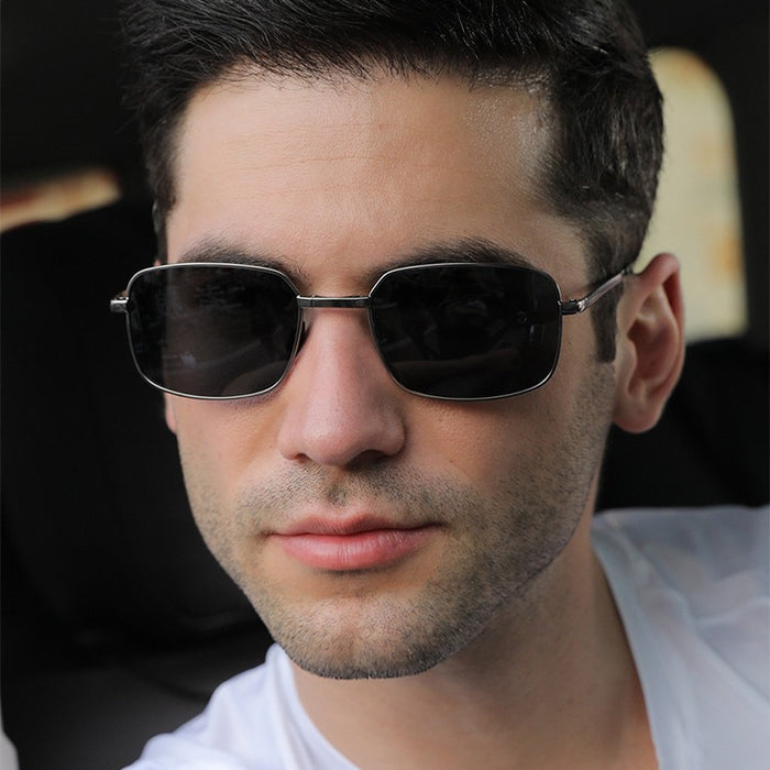 Wholesale Metal folding sunglasses for men, fashionable and high-end, sunscreen and radiation resistant sunglasses for women