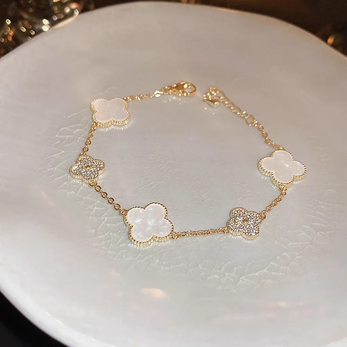 Wholesale Lucky Four Leaf Clover Bracelet, Light Luxury Style, Hand Accessories, Fashion Accessories
