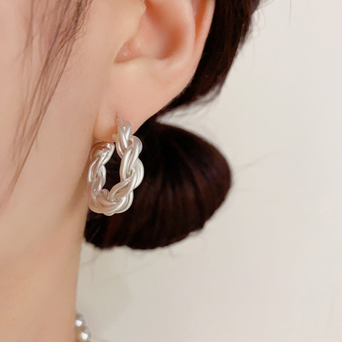 Wholesale Metal ear buckles, stylish, simple, personalized, versatile earrings with earrings