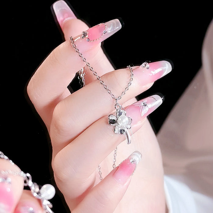 Wholesale Pendant women's light luxury titanium steel non fading necklace collarbone chain jewelry