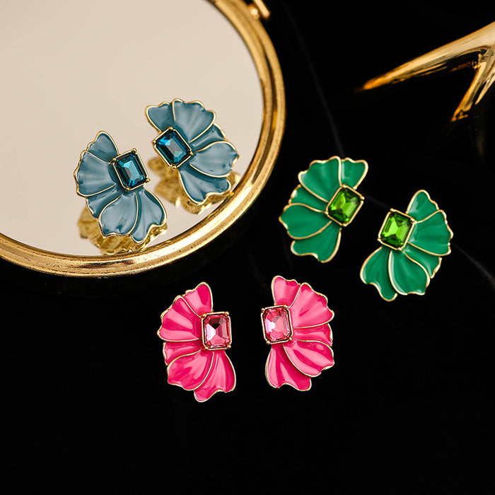 Wholesale Retro and minimalist design earrings with oil dripping, diamond studded, flower like temperament, fashionable earrings