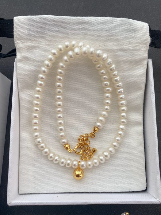 Wholesale Pearl necklace for women, light luxury, niche design, high-end feeling, collarbone chain, retro necklace, sweater chain, accessory