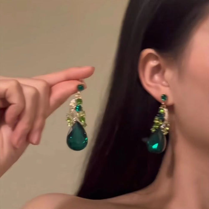 Wholesale Vintage green water droplet necklace earring set with exaggerated light luxury temperament, high-end feel, versatile collarbone chain