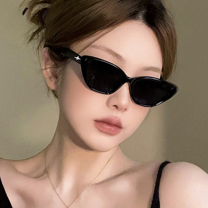 Wholesale Cat-eye small face sunglasses for women black small frame sunglasses sun protection style photo shoot