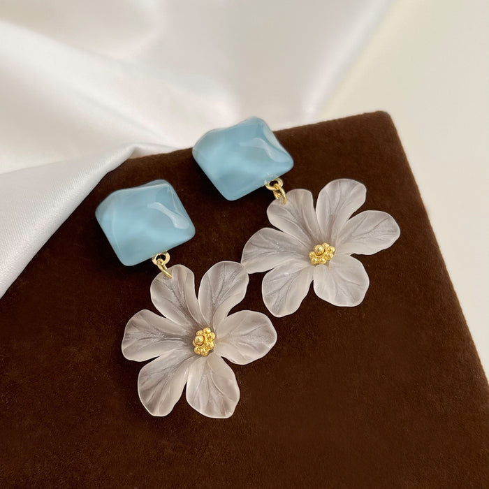 Wholesale Acrylic White Flower Earrings Women's Niche Fashion Earrings