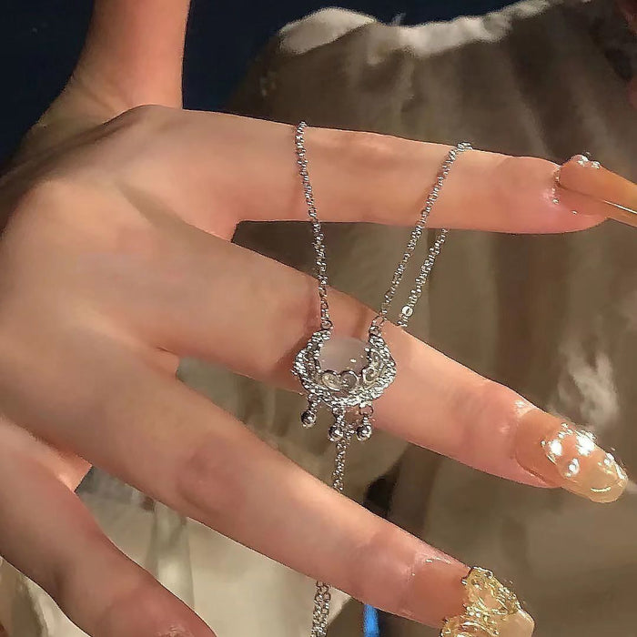 Wholesale New auspicious cloud lock necklace, safe and auspicious, high-end luxury, niche design, collarbone chain