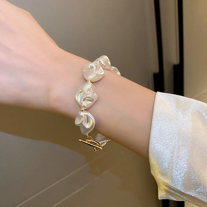 Wholesale Irregular Baroque imitation pearl necklace for women, exaggerated clavicle necklace