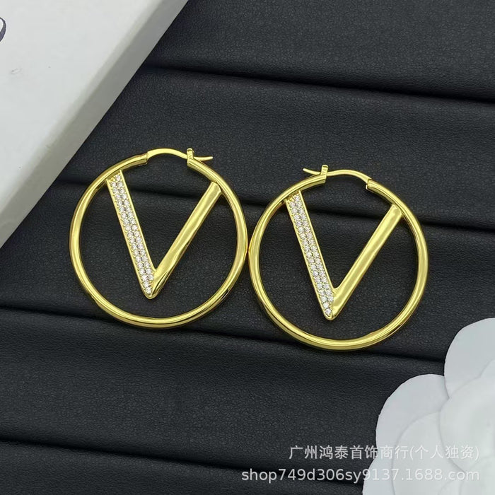 Wholesale Letter full diamond earrings, women's brass classic personalized design, fashionable light luxury style, round earrings