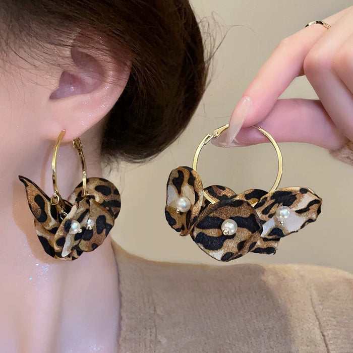 Wholesale Pearl Mesh Leopard Flower Ear Ring Autumn