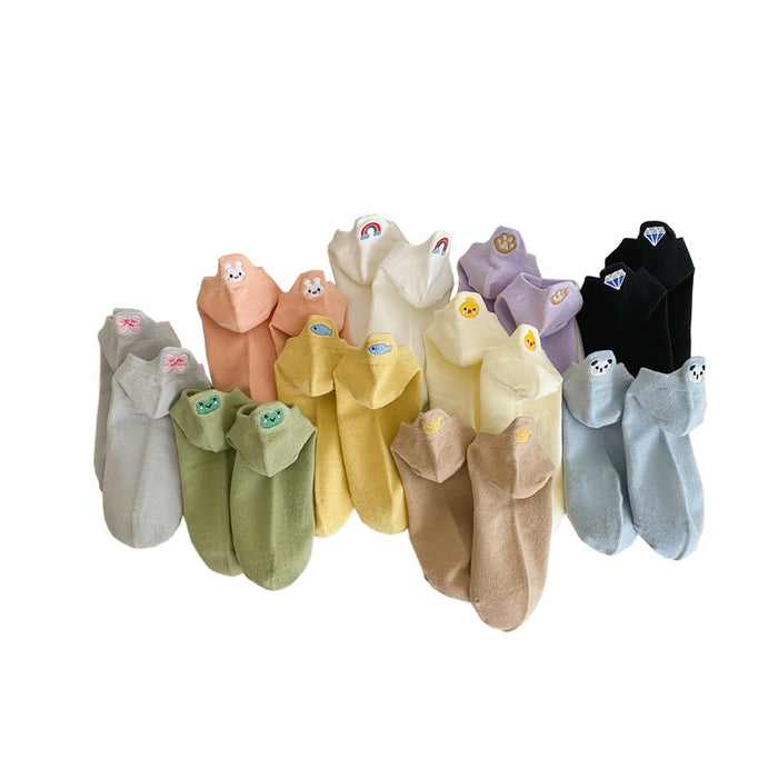 Wholesale Cotton thin sweat absorbing socks with boneless solid color short socks and cartoon embroidery boat socks for heel protection