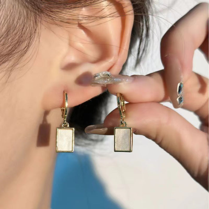 Wholesale Light luxury and simple square mother of pearl earrings with niche design, earrings with high-end geometric square earrings, wholesale