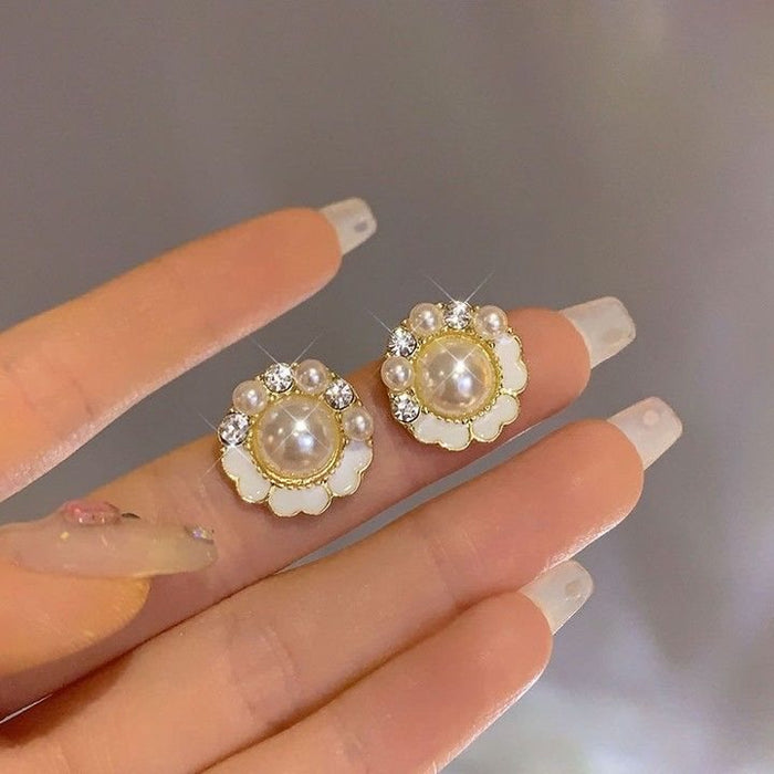 Wholesale Geometric fashion, compact and exquisite, light luxury, niche earrings