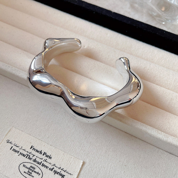 Wholesale Metal bracelet temperament light luxury high sense bracelet niche personality exaggerated jewelry women