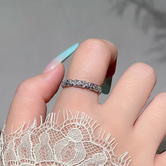 Wholesale Super sparkling zircon ring for women, with a luxurious and high-end design style and temperament. Hollow index finger ring with adjustable opening