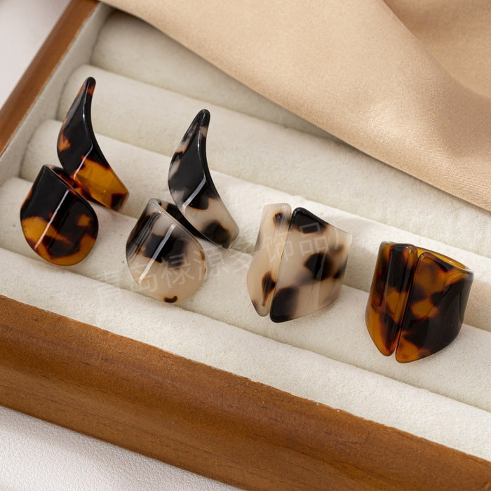 Wholesale Acrylic geometric irregular ring with leopard print on the ring opening