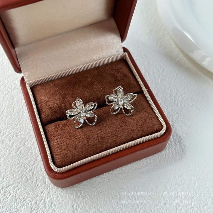 Wholesale Simple and compact hollow out sparkling diamond flower earrings with a high-end feel, elegant temperament, niche design, and earrings