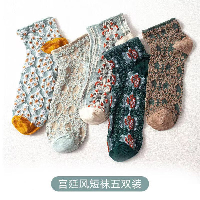 Wholesale Wearing plain cotton socks with a central tube for casual and versatile wear