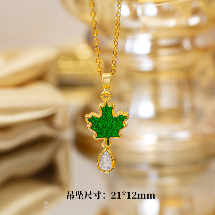 Wholesale Four-Leaf Clover Necklace Women' s Micro-Inlaid Gold Electroplated Pendant
