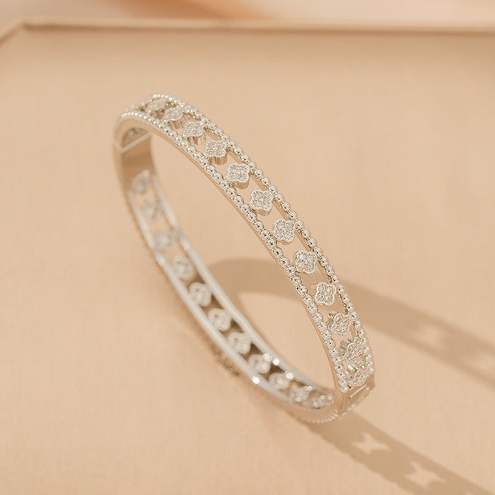 Wholesale Gold Hollow Four-Leaf Clover Bracelet Titanium Steel Light Luxury Accessory MOQ≥2