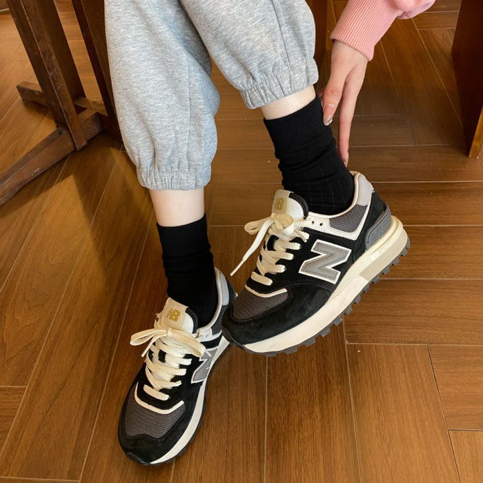 Wholesale Fashionable boneless pile socks with vertical stripe design, versatile and slimming, modified legs, retro style