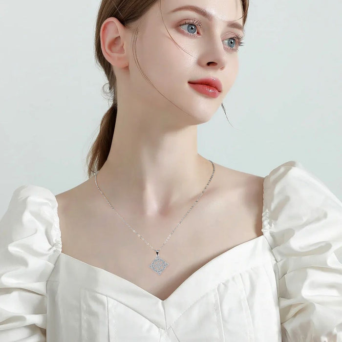 Wholesale Jewelry fashion personality light luxury   necklace women