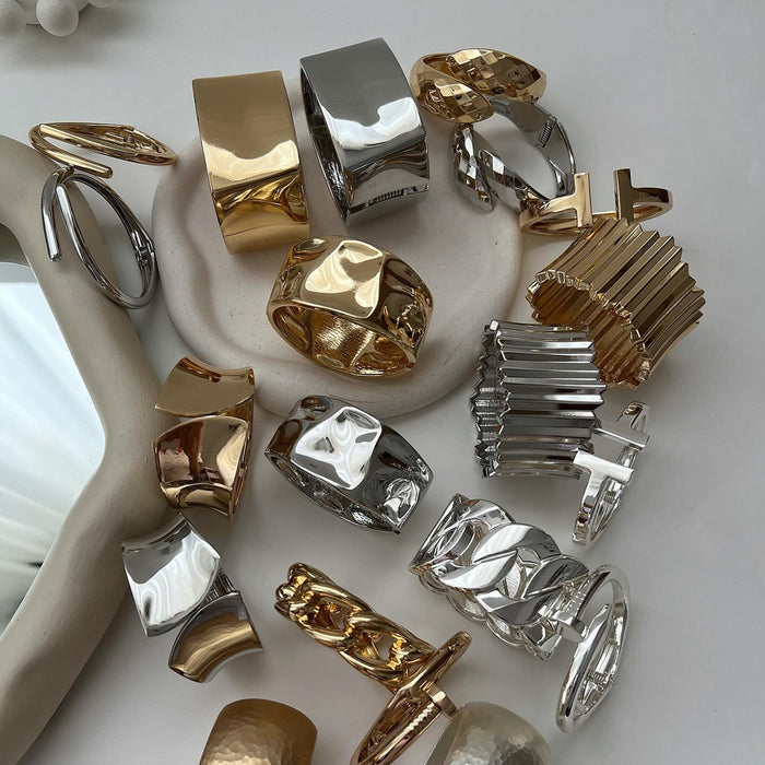 Wholesale Jewelry Personality Irregular Opening Bracelet Small Fried Dough Twists Round Bracelet Metal Hand Jewelry