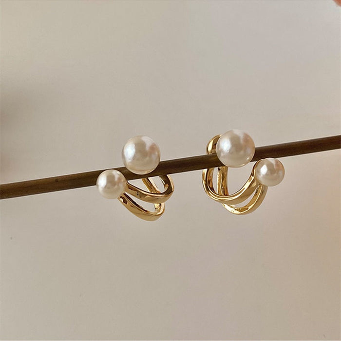 Wholesale A retro and luxurious style with two earrings, imitating pearl earrings and silver needles