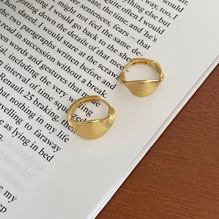 Wholesale Pure silver earrings with simple and elegant style, niche and high-end earrings