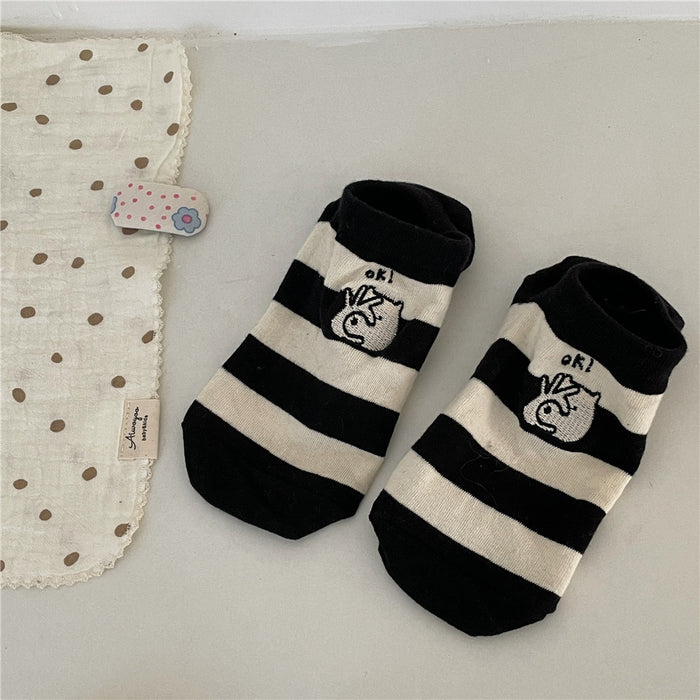 Wholesale Embroidered boat socks breathable short socks college style casual cotton socks