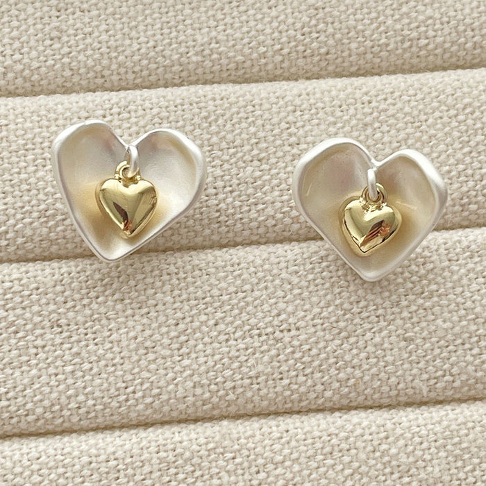 Wholesale Subtle high-end exquisite heart ear studs, niche brushed frosted design, pleated exquisite commuting earrings