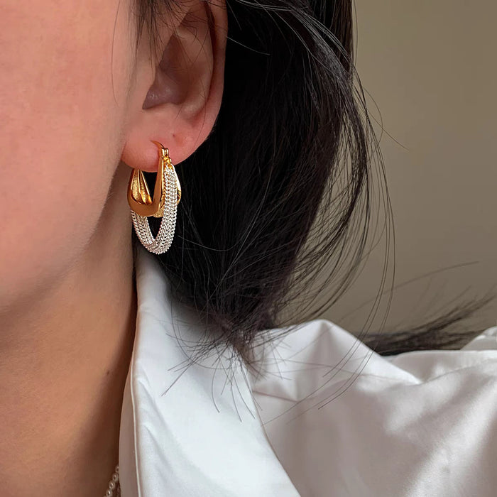 Wholesale New earrings with a luxurious and unique style, featuring earrings and buckles