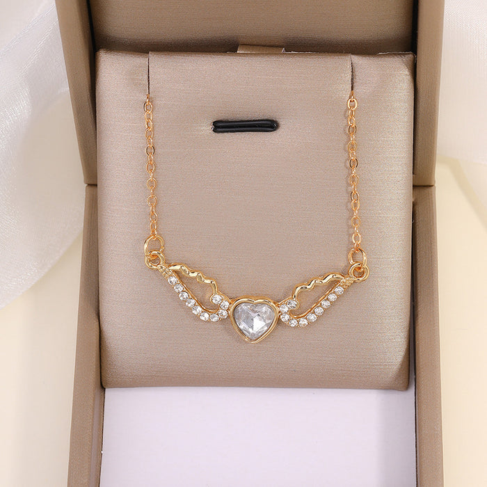 Wholesale New Fashion Jewelry with Diamond Wings Pendant, Versatile Love Necklace, Alloy Sweater Chain