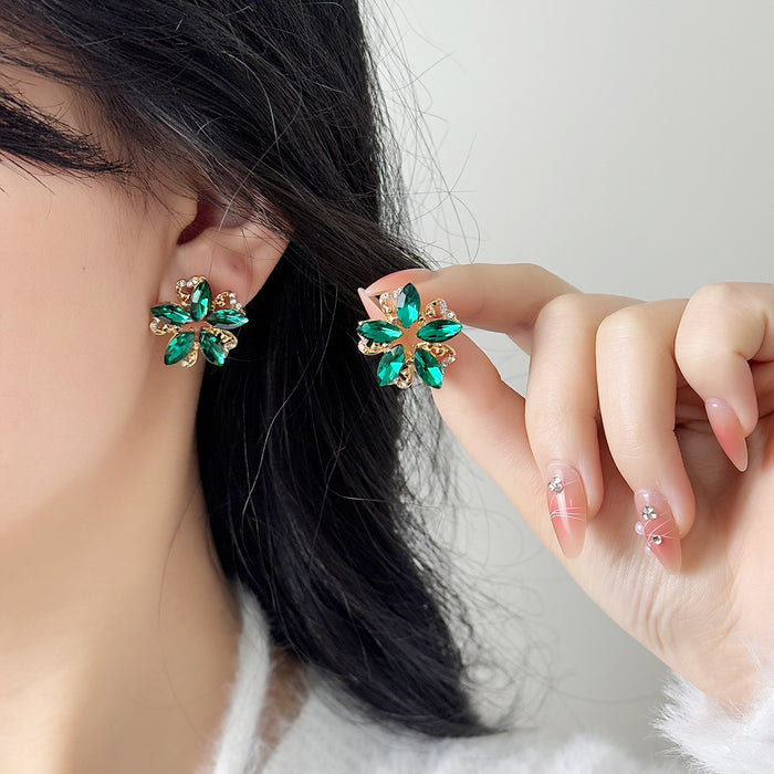 Wholesale Fashionable and minimalist temperament, flower shaped alloy inlaid with rhinestones, super sparkling, light luxury earrings, trendy earring accessories wholesale