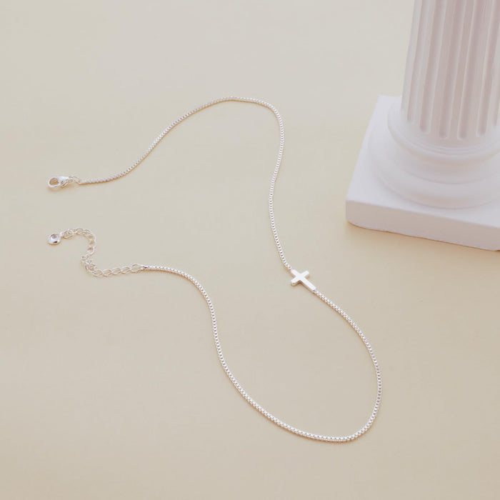 Wholesale Stainless steel gold-plated small cross pendant necklace, collarbone chain, fashionable