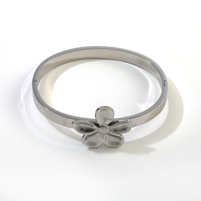 Wholesale Fashionable stainless steel flower bracelet, personalized and creative titanium steel petal bracelet