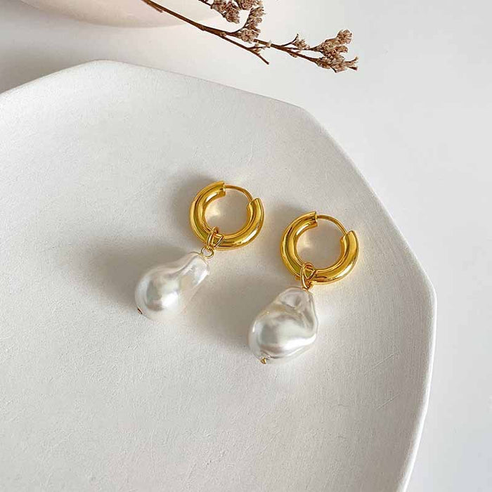 Wholesale Light luxury fashion shaped pearl earrings with retro, niche, high-end feel, ear loops, ear buckles, versatile earrings