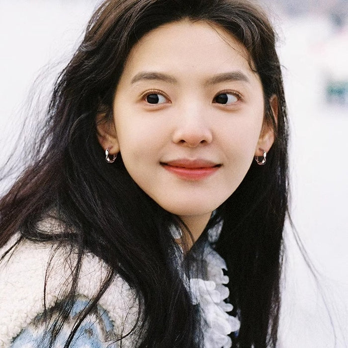 Wholesale New minimalist rotating wave earrings with ear loops