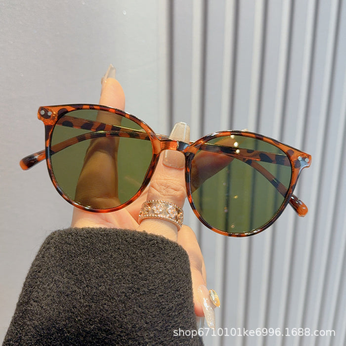 Wholesale Fashionable retro sunglasses, sunglasses, sunscreen and UV resistant glasses