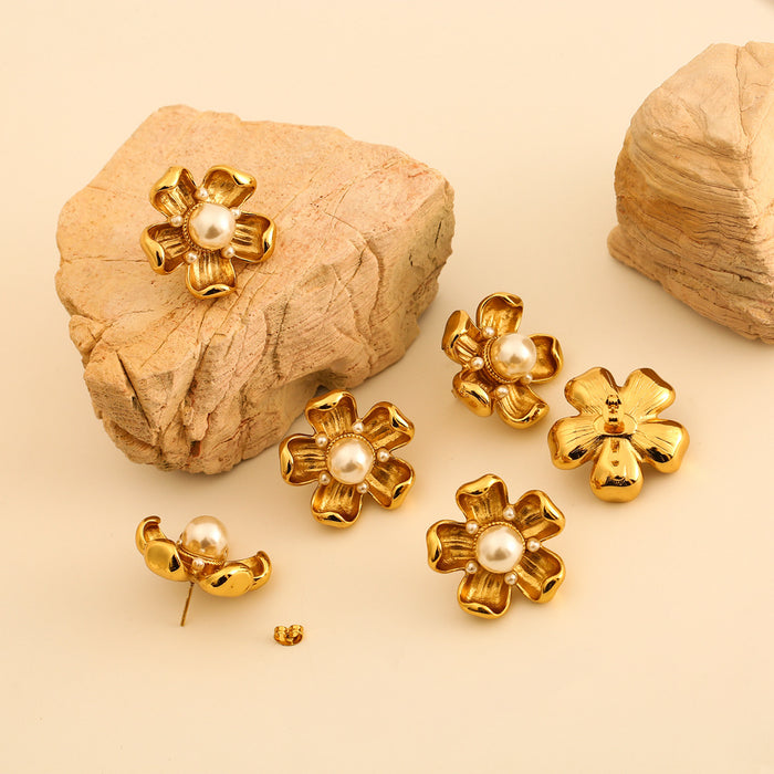 Wholesale Fashionable retro style pearl titanium steel earrings, personalized temperament, high-end feeling, flower earrings, color preservation wholesale