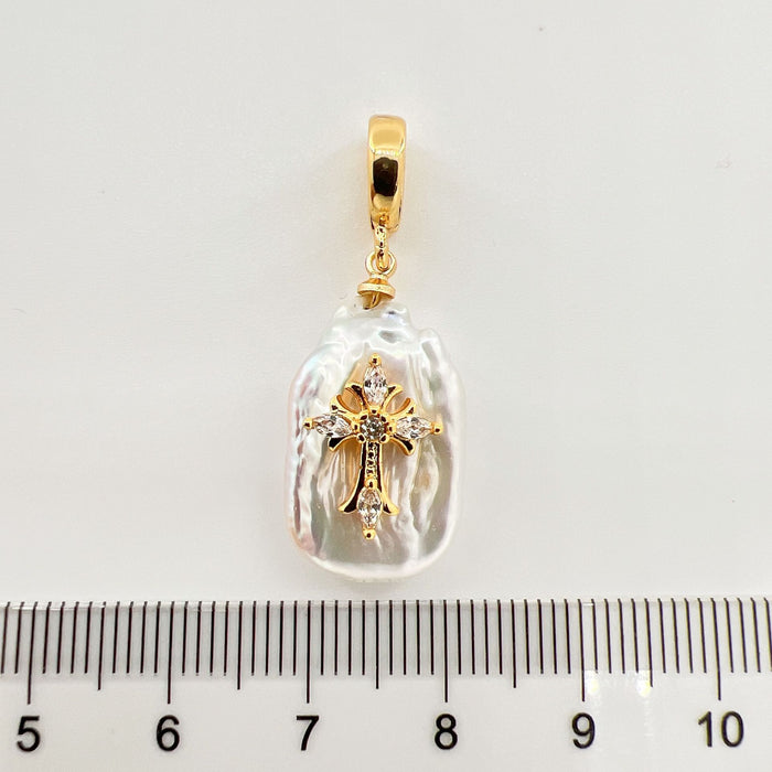 Wholesale Gold Plated Copper Pendant Butterfly Heart Motif Fashion Accessory
