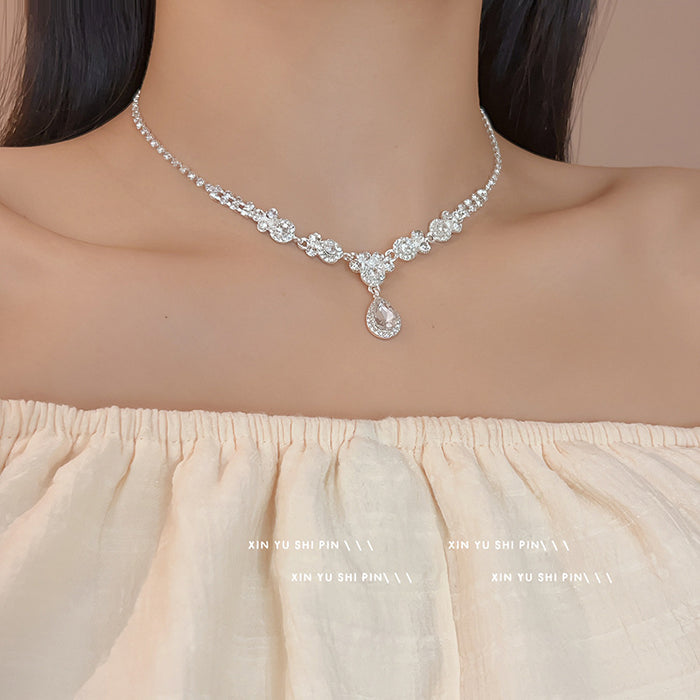 Wholesale Fashionable diamond studded water droplet pendant necklace, light luxury, versatile, personalized collarbone chain, niche temperament, high-end sense accessory