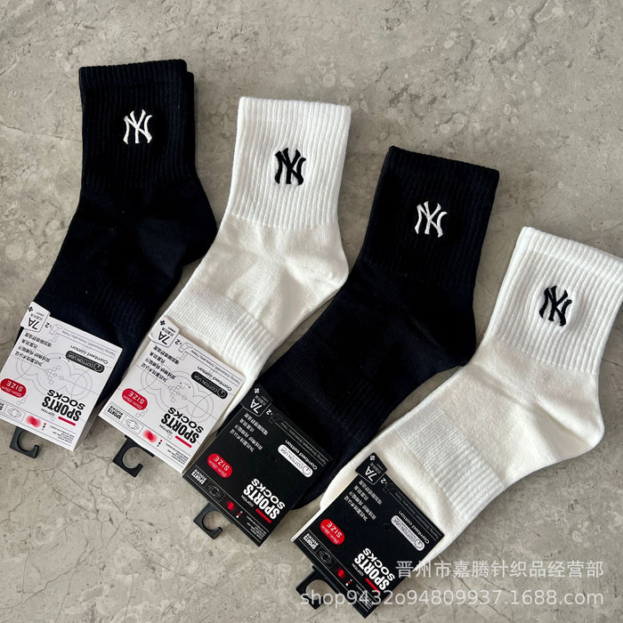 Wholesale Embroidered sports socks with combed cotton lettering socks in the middle tube