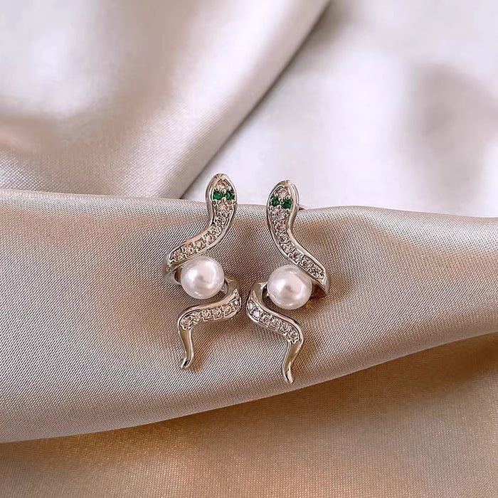 Wholesale Full diamond pearl earrings wrapped with silver needles, earrings with high-end feel, and ear studs