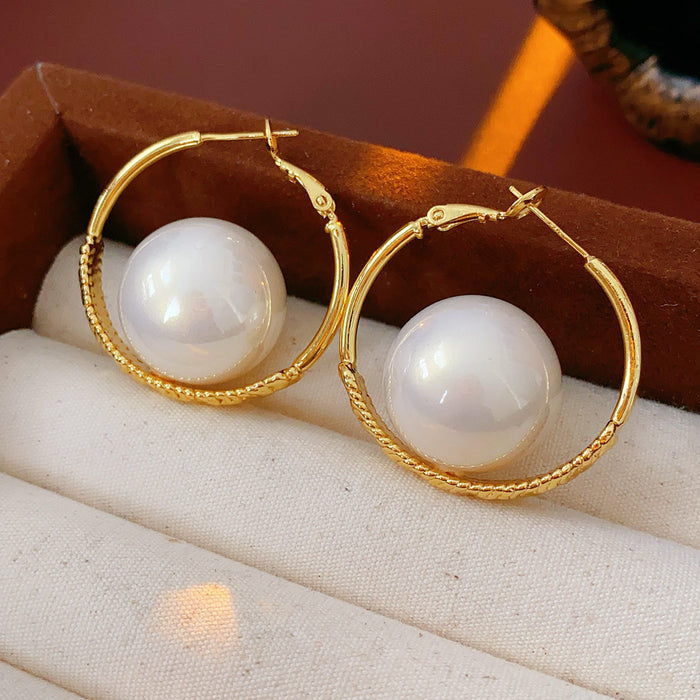 Wholesale Real gold electroplated silver needle pearl earrings with a light luxury and high-end feel, fashionable earrings, retro and versatile earrings