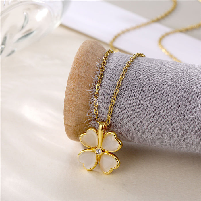 Wholesale Lucky Four-leaf Clover Necklace Women's Gold-plated Cat's Eye Exquisite Petal Clavicle Chain Simple Elegant Women's New Necklace