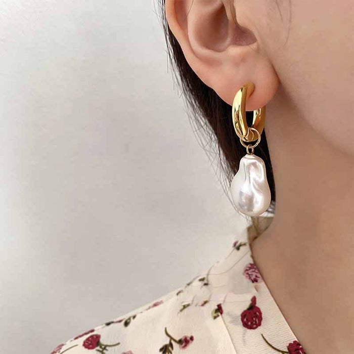 Wholesale Light luxury fashion shaped pearl earrings with retro, niche, high-end feel, ear loops, ear buckles, versatile earrings