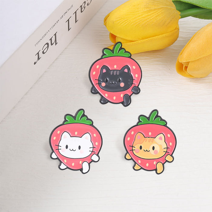 Wholesale Zinc Alloy Enamel Brooch Pin Three Color Cute Strawberry Cat Design For Backpack School Bag Stylish Jewelry Accessory