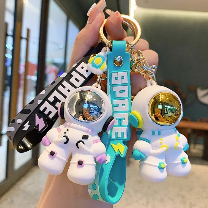 Wholesale Cartoon astronaut keychain schoolbag pendant cute astronaut pendant couple key